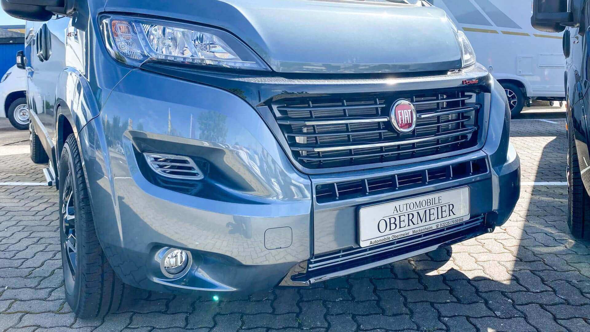 Nahansicht Mooveo-Wohnmobil im Außenbereich bei Automobile Obermeier in Meckenheim