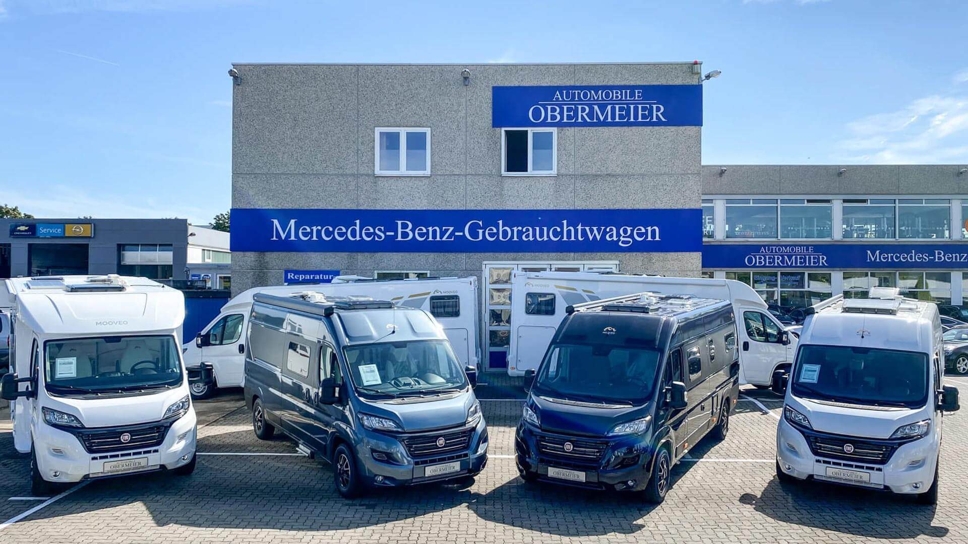 Mooveo-Wohnmobil im Außenbereich bei Automobile Obermeier in Meckenheim